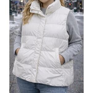 Athleta Women's Cream Puffer Vest